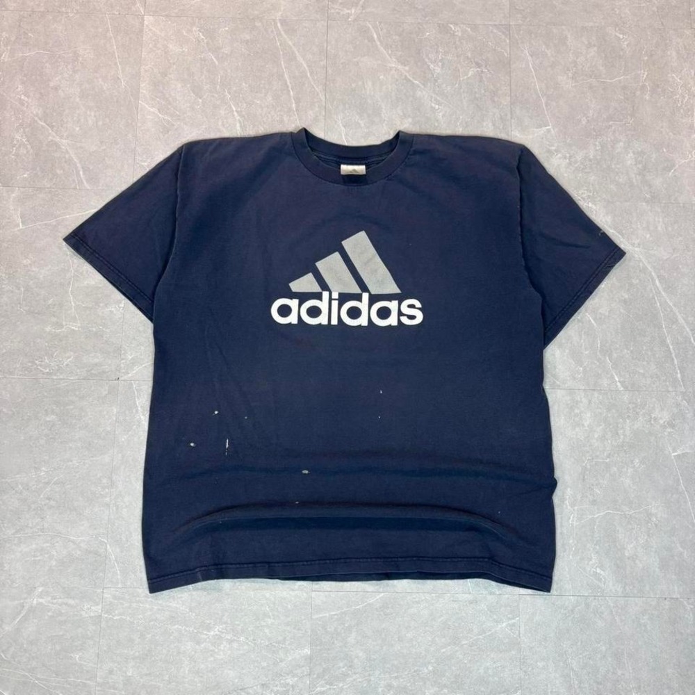 Navy Adidas vintage T-shirt‎